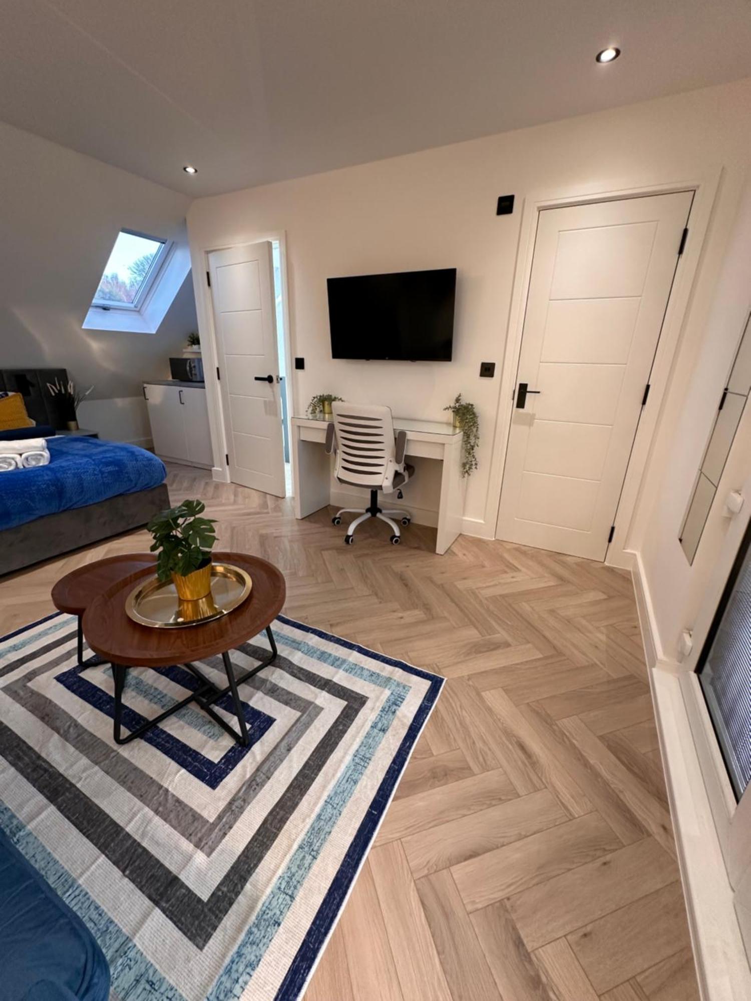 R5 - Luxury Private Ensuite Self-Contained Room - Newly Renovated Halesowen Exteriér fotografie